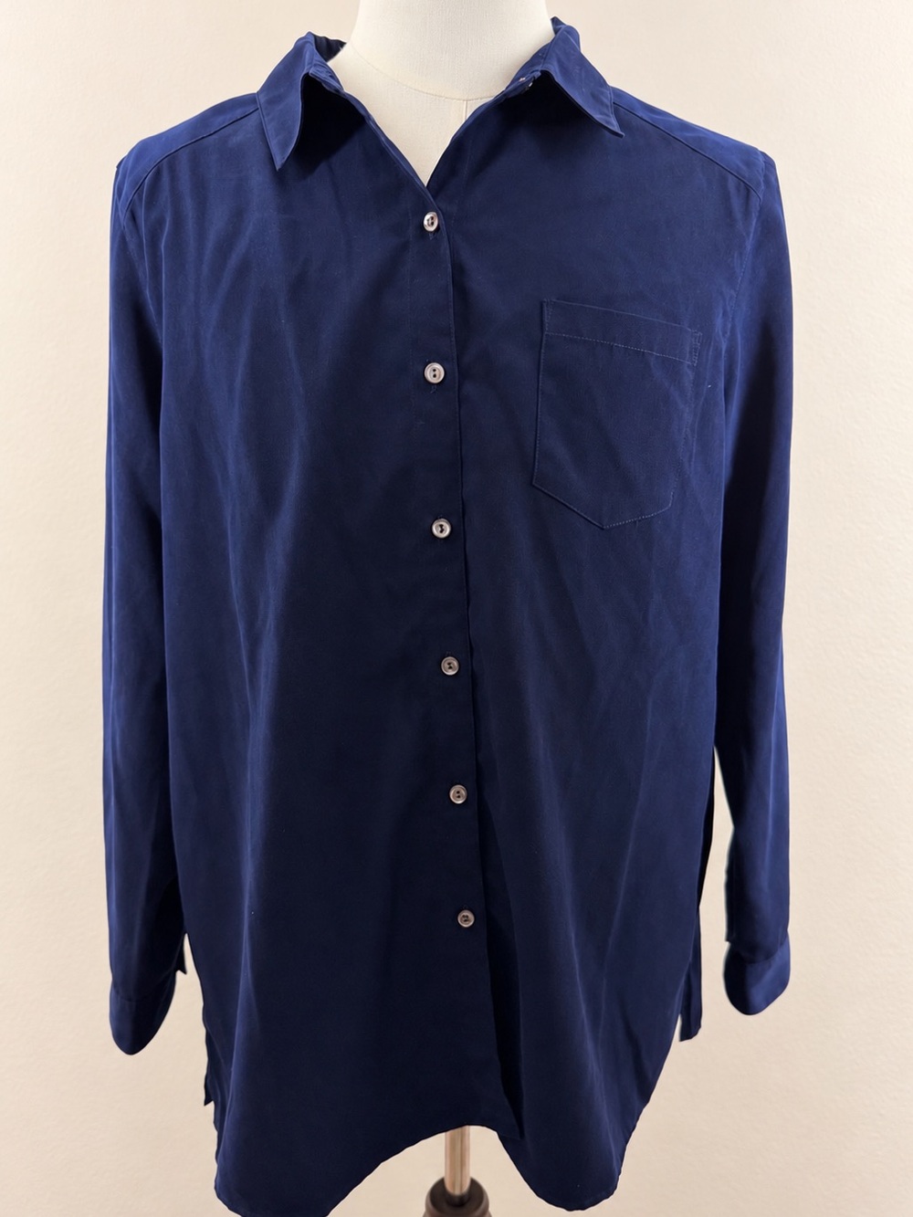 TravelSmith Men’s XL Navy Blue Button Down Shirt Long Sleeve Travel Casual